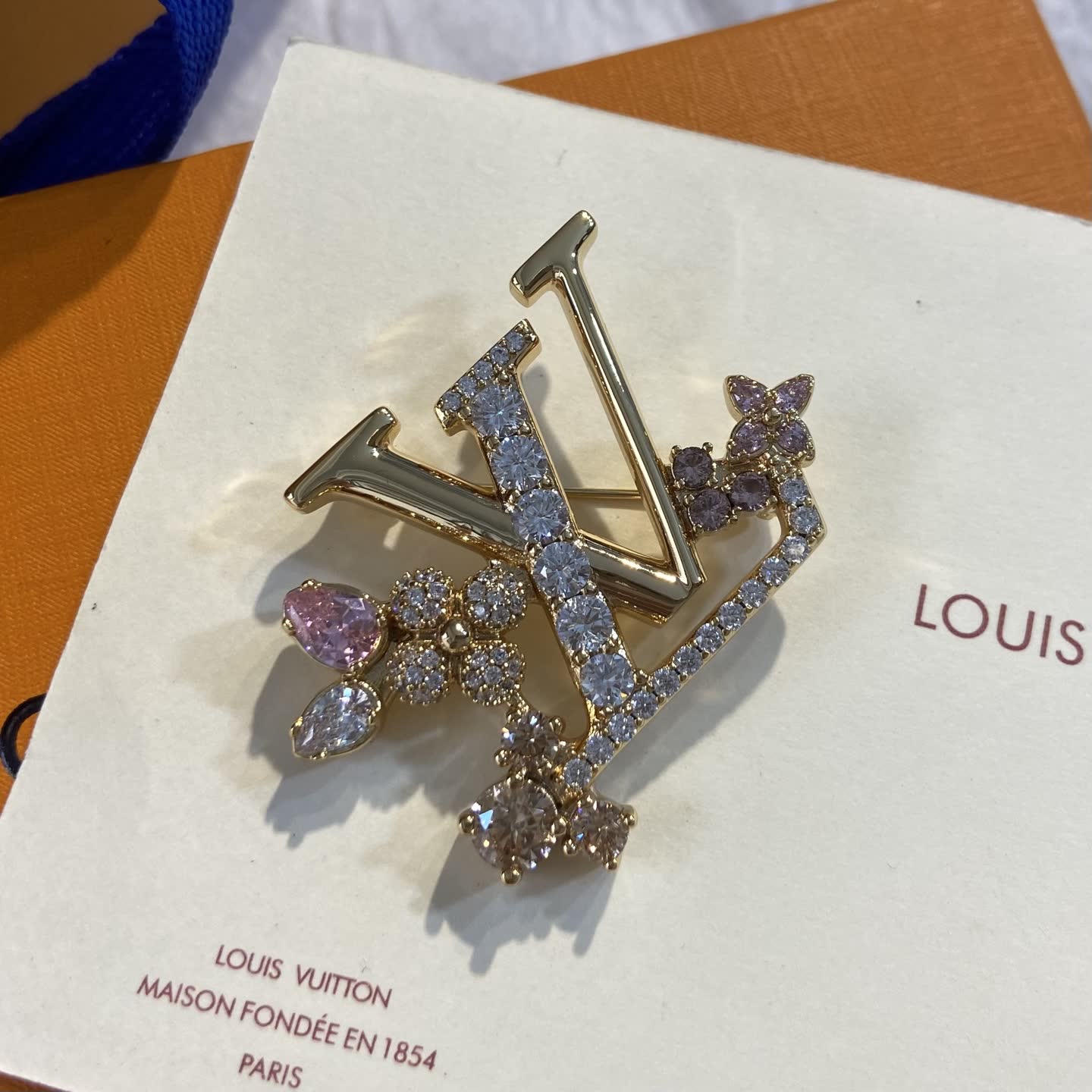 Louis Vuitton LV Logo Brooch-LZ1299